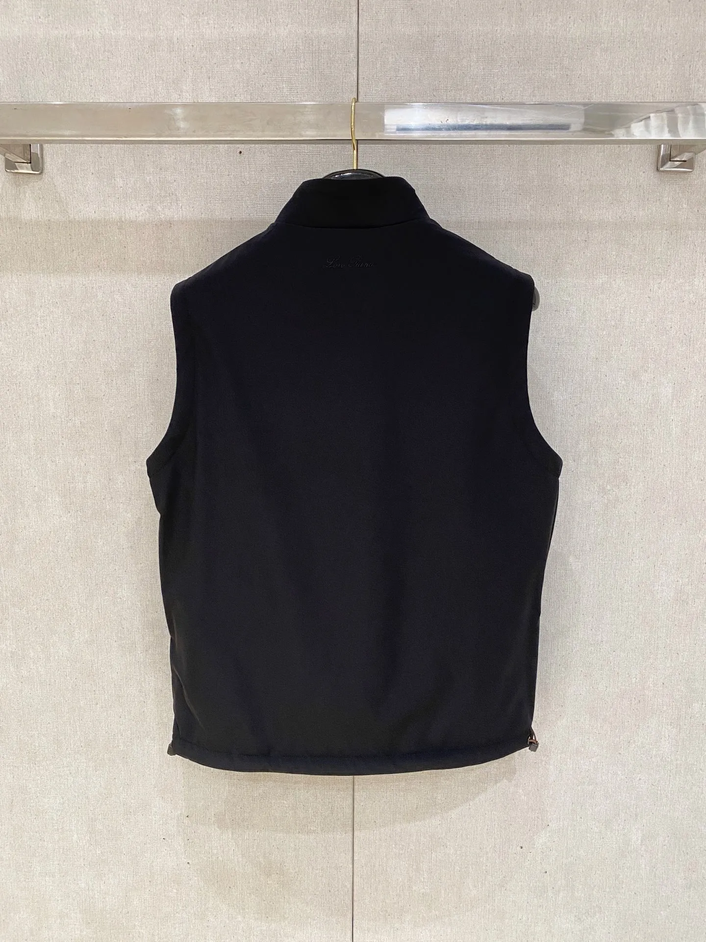 LP Autumn and Winter New Arrival Original Reversible Vest Classic Hot Sale version Simple and fashionable Versatile, soft and delicate to the touch, comfortable on the upper body. Original imported lettering hardware accessories are supplied to customers, representing the fine workmanship of the Factory. Black Blue Sizes: M-4XL